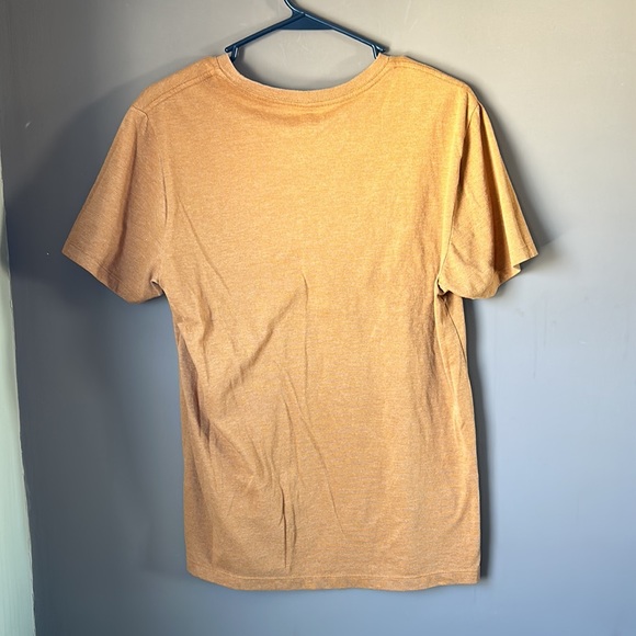 Old Navy T-shirt - Picture 2 of 3